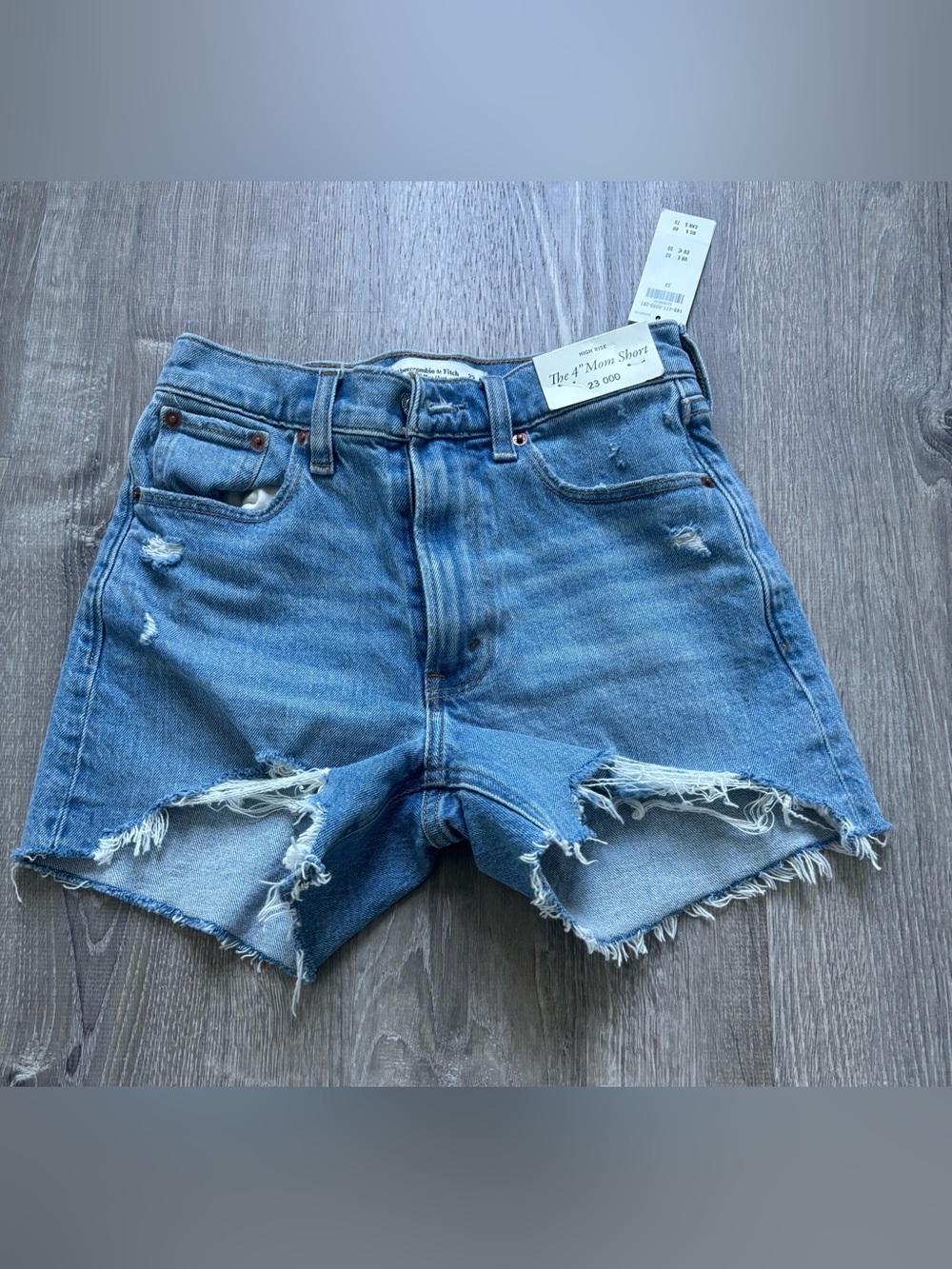 NWT Abercrombie Women’s 4” Mom Shorts Size 23/000